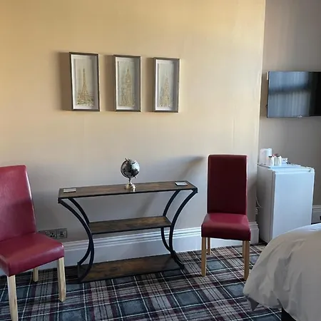 Carlton House Πανσιόν 2*