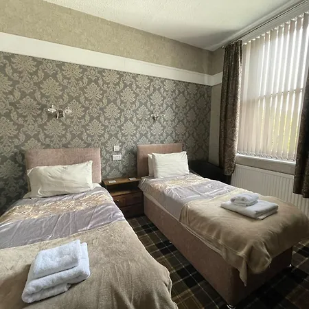 Carlton House 2*