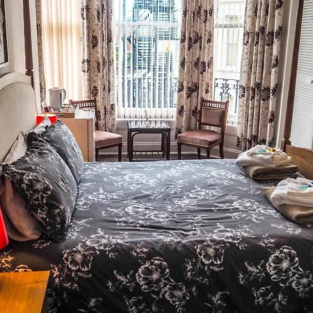 Πανσιόν Carlton House 2*