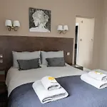 Carlton House 3*