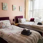 Carlton House 3*