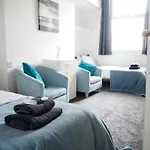 Carlton House 3*