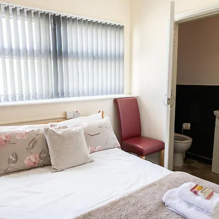 Carlton House Guesthouse 3*