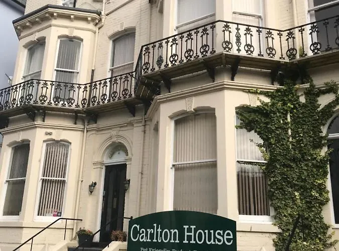 Carlton House Guesthouse 3*