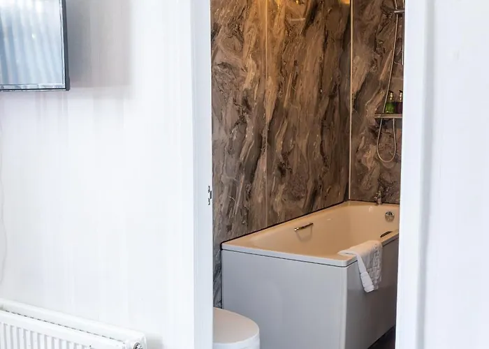 Guest house Carlton House Guesthouse 3*