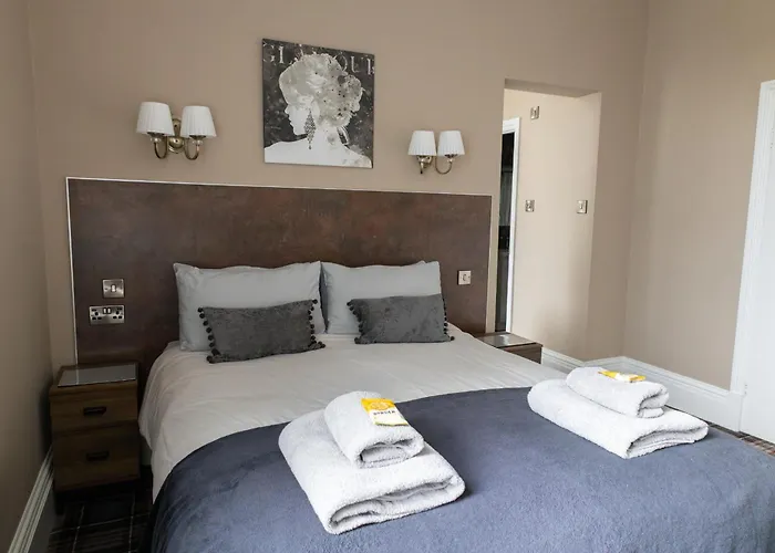 Carlton House Guesthouse 3*