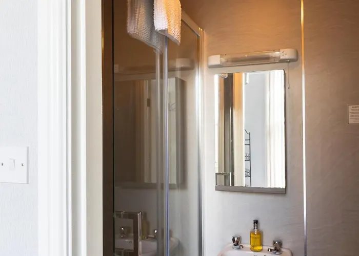 Carlton House Guesthouse Guest house 3*