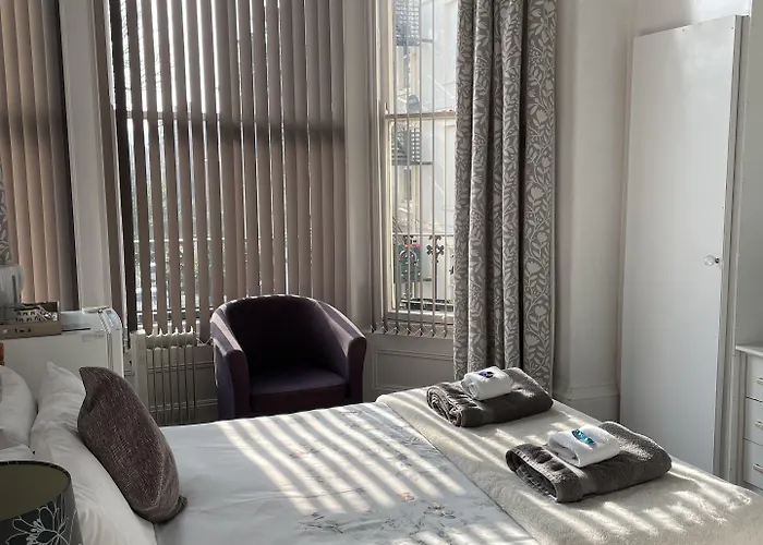 Guest house Carlton House Guesthouse