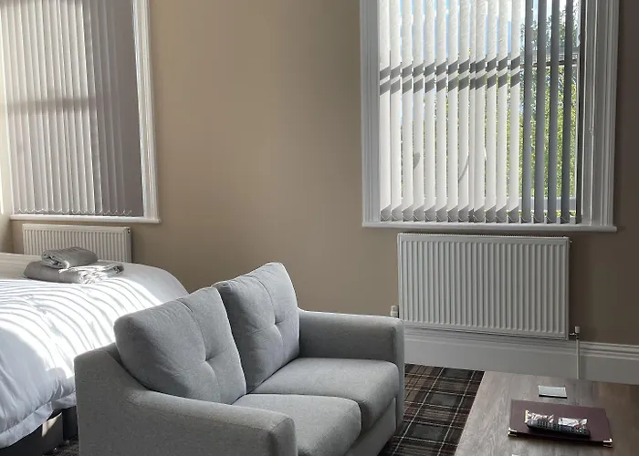 Carlton House Guesthouse 3*