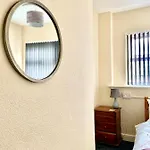 Carlton House 3*