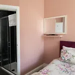 Carlton House بيت ضيافة 3*