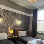 Carlton House بيت ضيافة سكرابورو